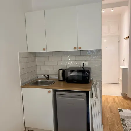 Perfect Location In Debar Maalo With 2 Queen Beds *